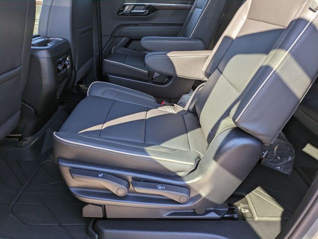 2025 Chevrolet Suburban Premier photo
