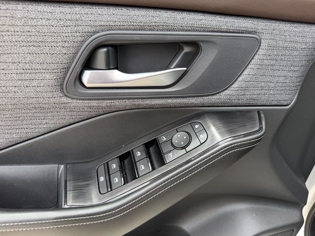 2023 Nissan Rogue SV - 10