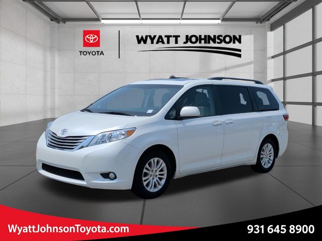 White (Blizzard Pearl) 2017 Toyota Sienna Minivan Front-Wheel Drive 8-Speed Automatic