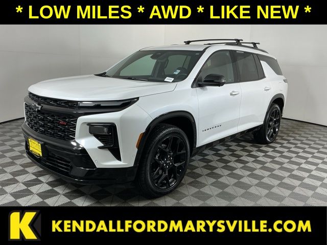 White (Iridescent Pearl Tricoat) 2025 Chevrolet Traverse SUV / Crossover Four-Wheel Drive 8-Speed Automatic