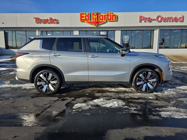2025 Mitsubishi Outlander SE FWD