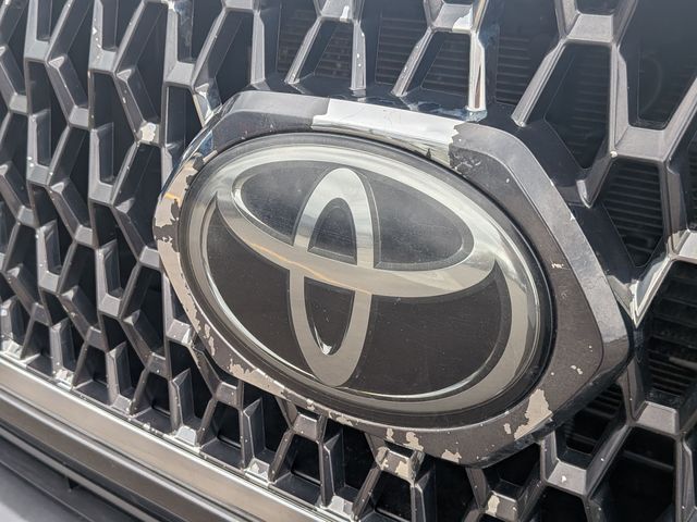2018 Toyota Tacoma - Image 9