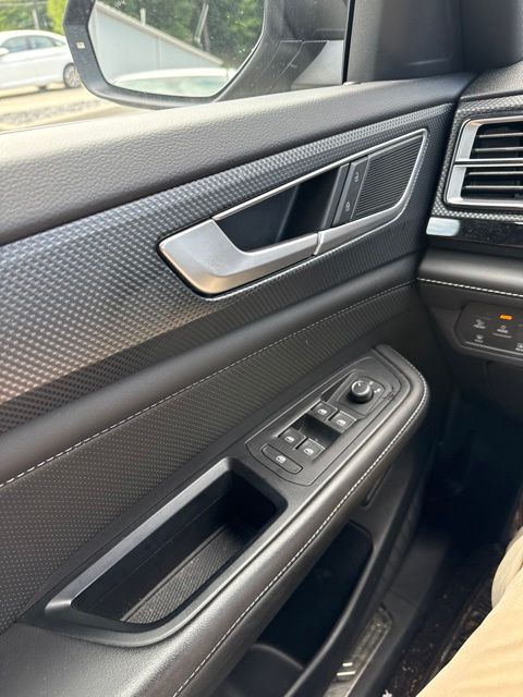 2024 Volkswagen Atlas Cross Sport 2.0T SEL R-Line Black at Sutliff Volkswagen