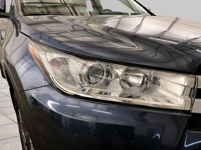 2018 Toyota Highlander XLE Blue at Subaru and VW of Moon Township