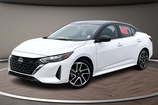 Aspen White Tricoat/Super Black 2025 Nissan Sentra SR FWD Sedan Front-Wheel Drive Continuously Variable Transmission