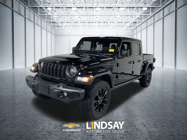 Black Clearcoat 2025 Jeep Gladiator NightHawk Crew Cab 4WD Pickup Truck Four-Wheel Drive 8-Speed Automatic