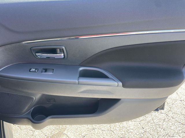 Certified Used 2024  Mitsubishi 2.0 LE image 9