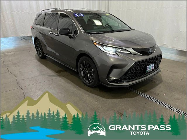 2022 Toyota Sienna XSE 7-Passenger FWD