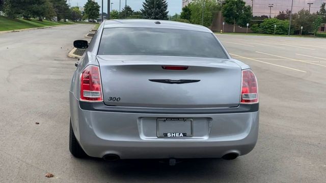 2013 Chrysler 300 Base 7