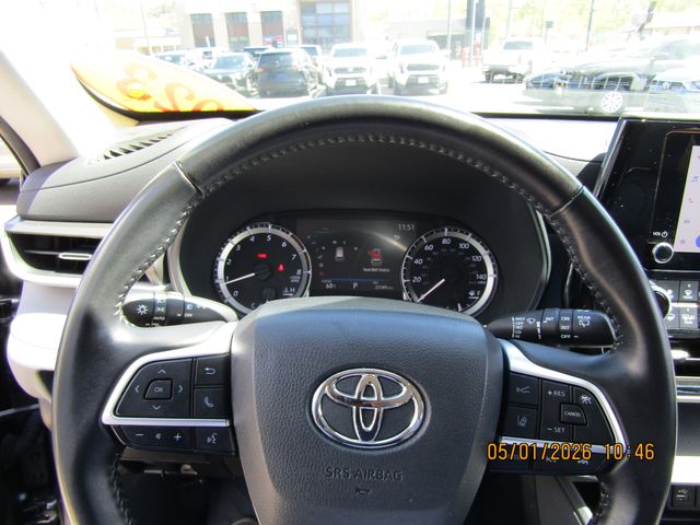 used 2023 Toyota Highlander car, priced at $33,999
