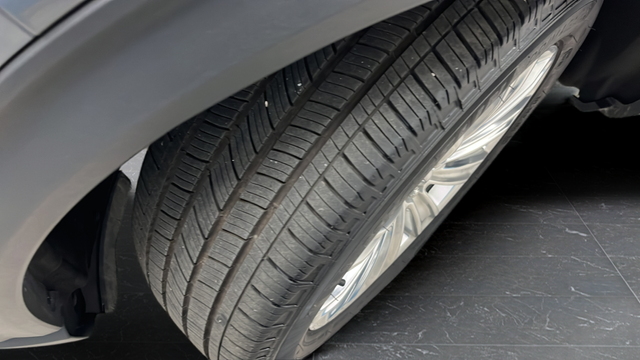 Used 2025 Carbonized Gray Metallic Ford Platinum image 43
