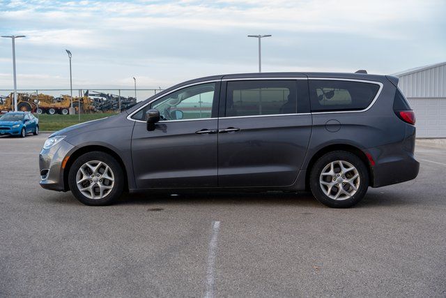 2017 Chrysler Pacifica Touring L 4