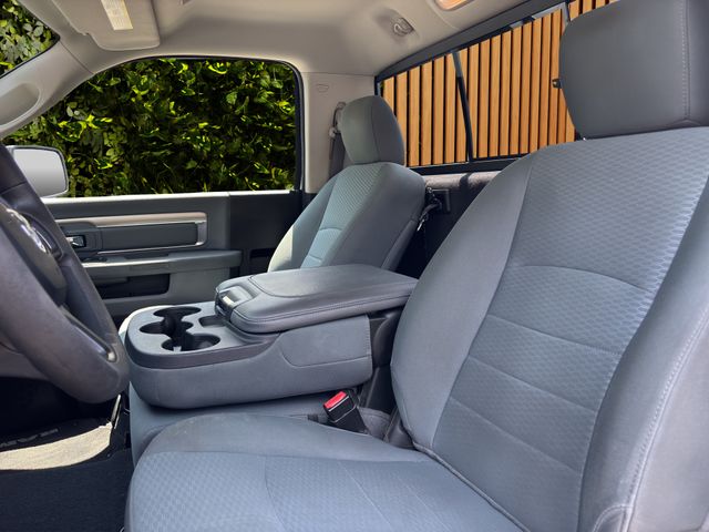 2019 RAM 1500 CLASSIC TRADESSMAN • 5.7L HEMI V8 • 8' BED CLEAN CARFAX • 1 OWNER CHROME APPEARANCE PACKAGE • POWER & REMOTE ENTRY GROUP • BEDLINER • BACKUP CAMERA Thumbnail