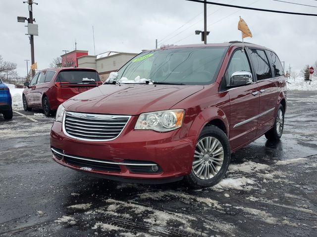 2016 Chrysler Town & Country Touring-L FWD