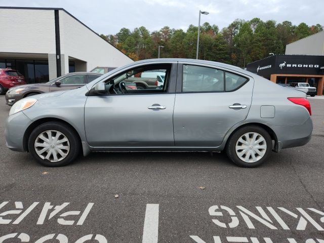 2014 Nissan Versa 1.6 SV 4