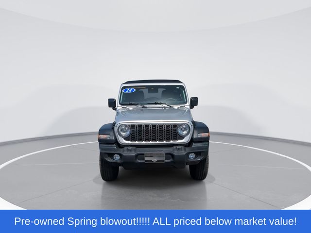 Used 2024 Silver Zynith Clearcoat Jeep Sport S image 3