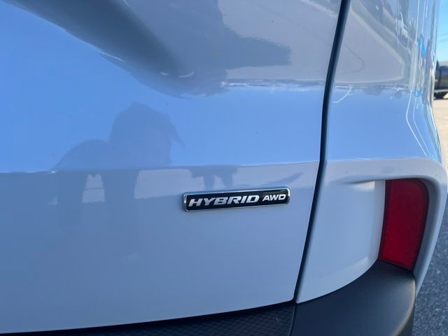 2025 Ford Escape Hybrid ST-Line Select - Silver Metallic exterior view 9