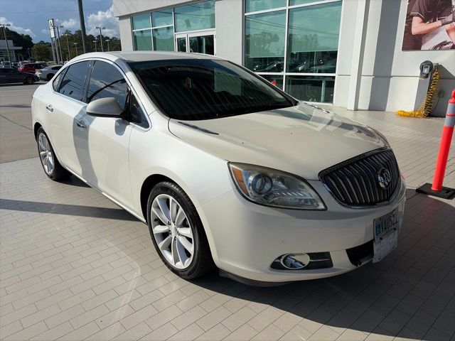 White Diamond Clearcoat 2013 Buick Verano Sedan Front-Wheel Drive 6-Speed Automatic Overdrive