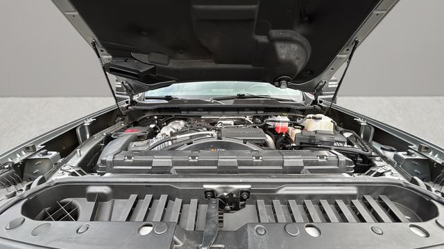 Used 2025 Gray Chevrolet Custom image 32
