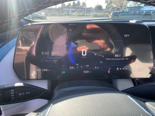 2024 Chevrolet Equinox EV LT photo