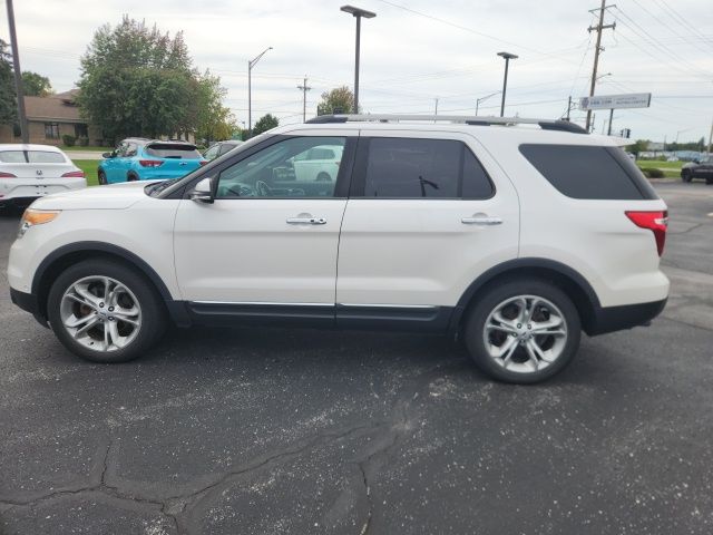 Used 2012 White Platinum Clearcoat Metallic Ford Limited image 8