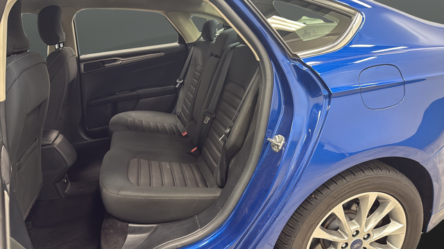 Used 2017 Lightning Blue Ford SE image 23