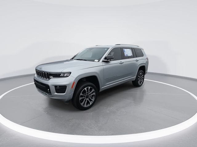 Used 2024 Silver Jeep Overland image 4
