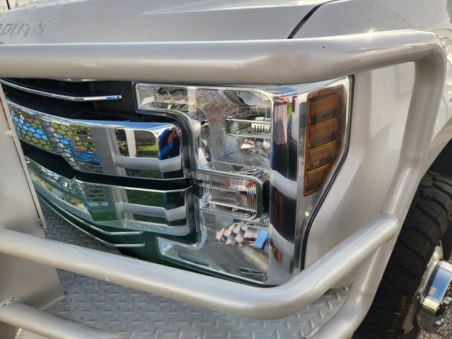2018 Ford F-350SD Lariat White at Autostrade