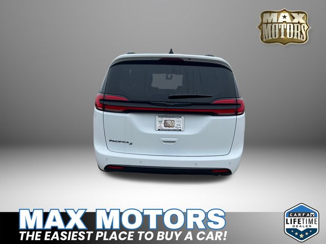 2024 Chrysler Pacifica Touring L 8