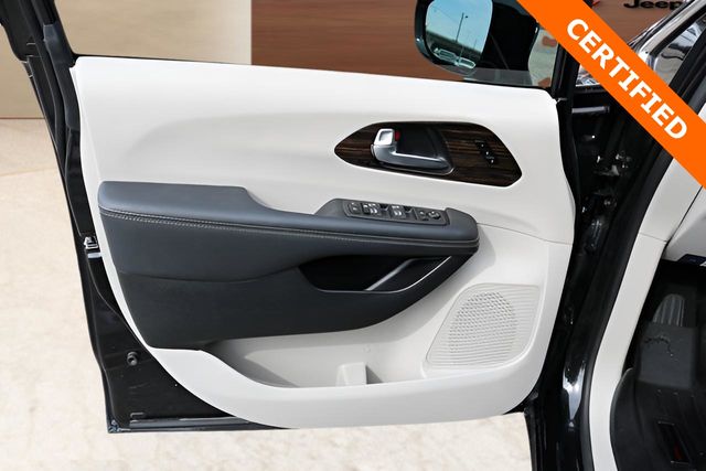 Used Car 2023 Chrysler Pacifica  Limited For Sale Under $35,000 In Austin, Texas