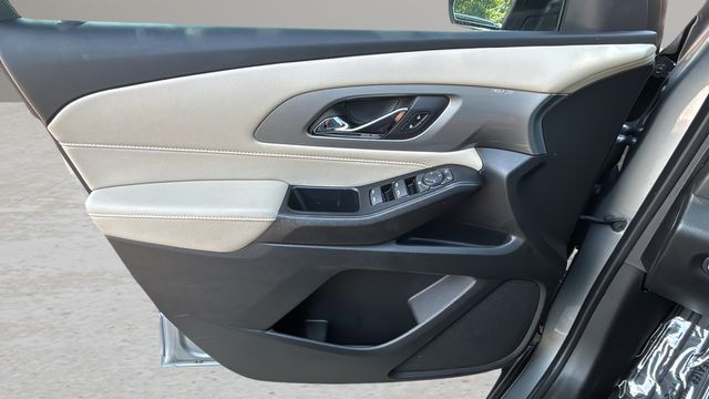 Used 2023 Gray Chevrolet LS image 17