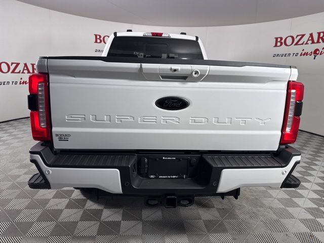 2025 Star White Metallic Tri-Coat Ford Super Duty F-350 SRW Lariat 4X4 Truck