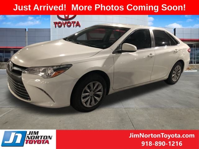 2016 Toyota Camry LE 2