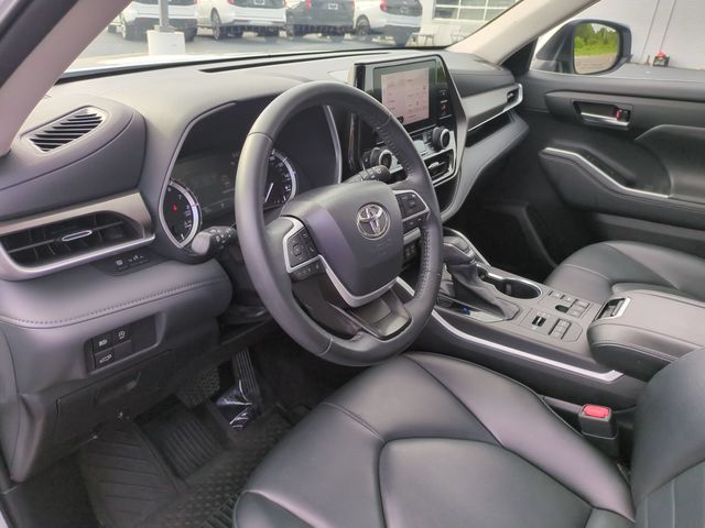 Used 2023 Beige Toyota XLE image 15