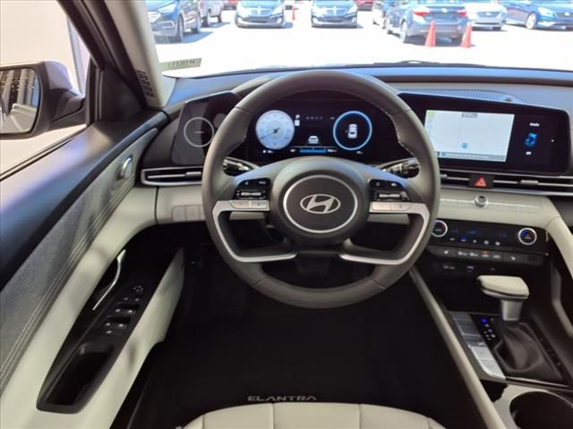 2025 Hyundai Elantra Limited photo