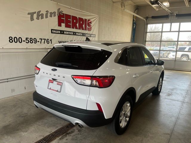 2021 Ford Escape SE photo