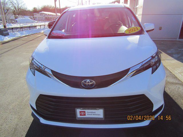 used 2024 Toyota Sienna car, priced at $40,999