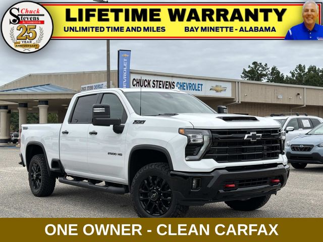 Summit White 2026 Chevrolet Silverado 2500HD Pickup Truck Four-Wheel Drive Automatic