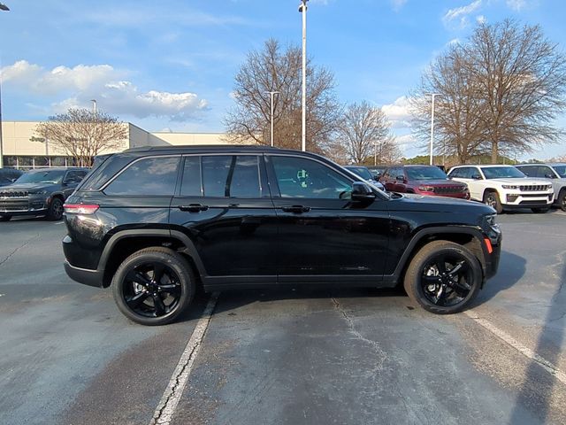New 2026 Diamond Black Crystal Pearl-Coat Exterior Paint Jeep Limited image 6