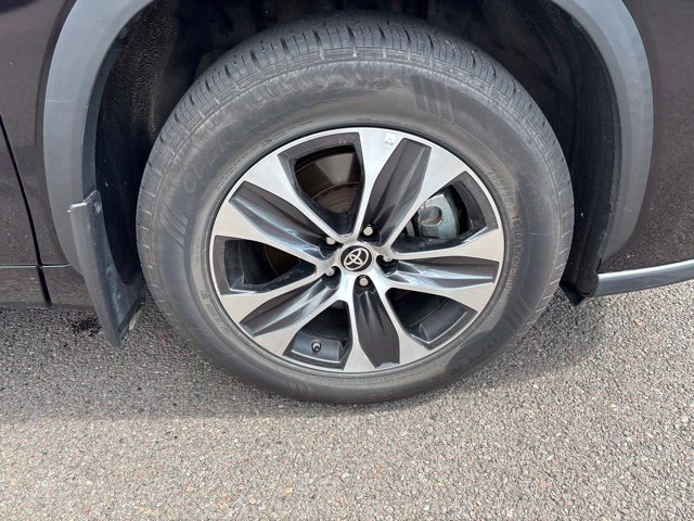 Used 2021 Brown Toyota XLE image 13