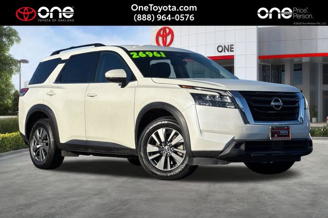 Pearl White 2024 Nissan Pathfinder SUV / Crossover All-Wheel Drive 9-Speed Automatic