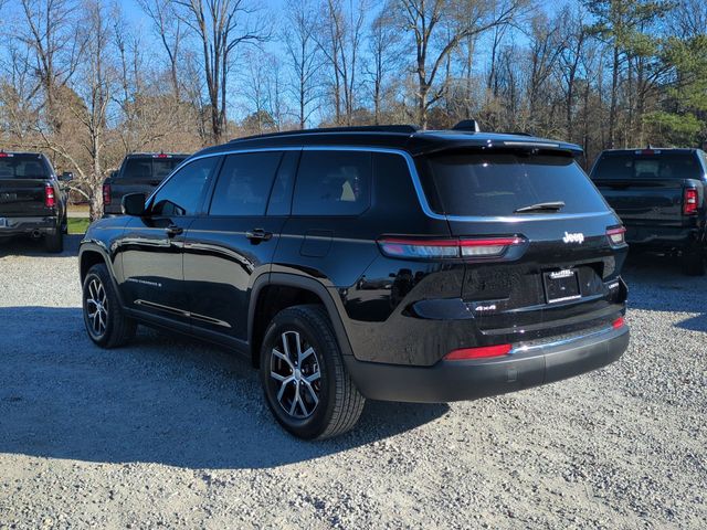 New 2025 Diamond Black Crystal Pearl-Coat Exterior Paint Jeep Limited image 3