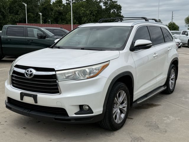 2015 Toyota Highlander XLE V6 White at Community Honda