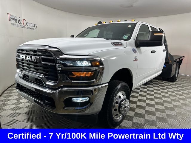 Bright White Clearcoat 2025 RAM 3500 Chassis Pickup Truck 4X2 8-Speed Automatic
