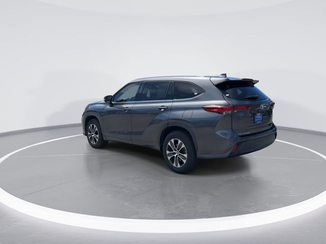 Used 2022 Gray Toyota XLE image 6