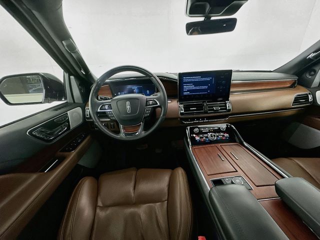 Thumbnail: 2023 Lincoln Navigator - 22