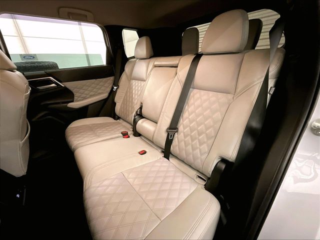 2022 Mitsubishi Outlander SEL White at Auto Express Mitsubishi