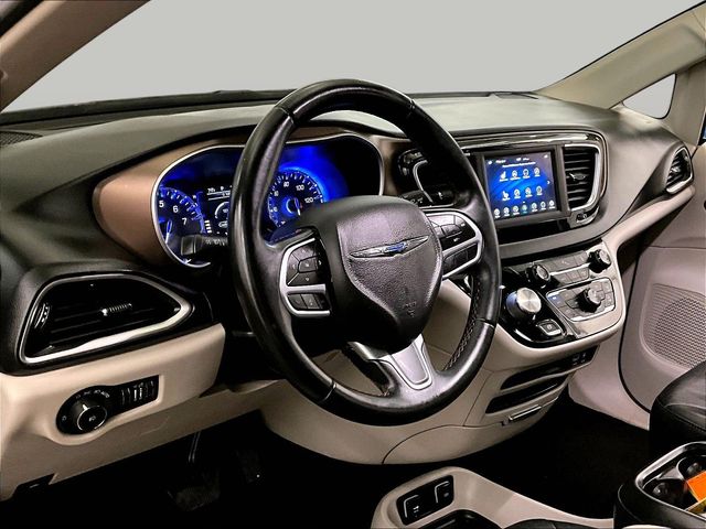 2018 Chrysler Pacifica Touring L - 11