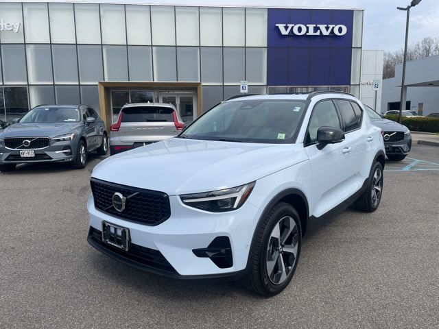 2026 Volvo XC40 B5 Plus AWD