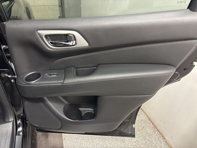 2018 Nissan Pathfinder S photo